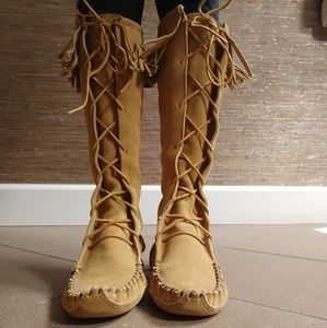 Minnetonka leather sole lace up moccasins